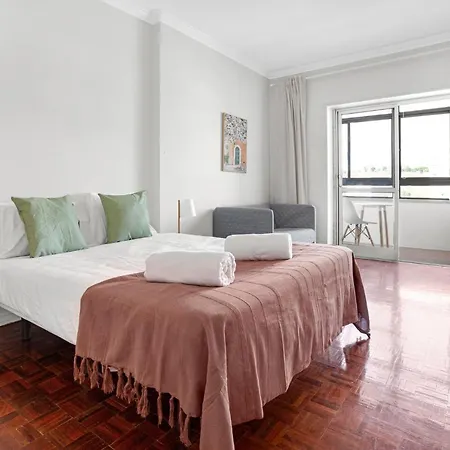 Wonderful Shared In Alfornelos - Near Metro! Casa de hóspedes *
